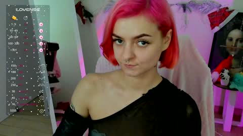 Snapshot of red_bestie_ chatting on December 2024 04:37:01 PM Bestie online show from December 2024 04:37:01 PM