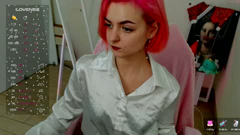 Snapshot of red_bestie_ chatting on December 2024 02:44:01 PM Bestie online show from December 2024 02:44:01 PM