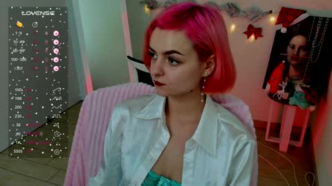 Snapshot of red_bestie_ chatting on December 2024 05:48:01 PM Bestie online show from December 2024 05:48:01 PM