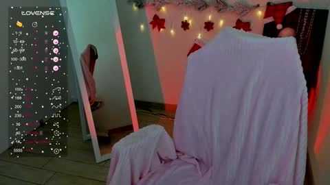 Snapshot of red_bestie_ chatting on December 2024 05:14:02 PM Bestie online show from December 2024 05:14:02 PM