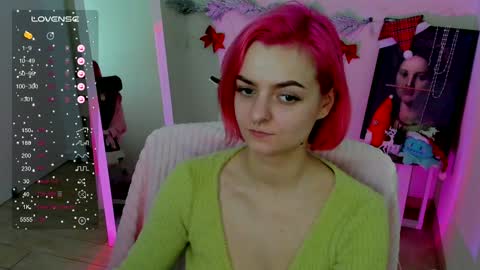 Snapshot of red_bestie_ chatting on December 2024 02:17:02 PM Bestie online show from December 2024 02:17:02 PM