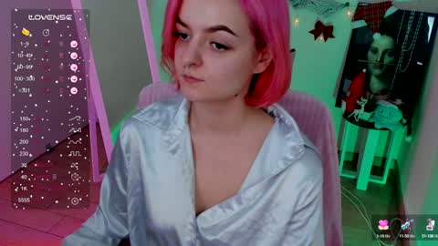 Snapshot of red_bestie_ chatting on January 2025 01:37:02 PM Bestie online show from January 2025 01:37:02 PM