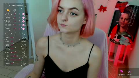 Snapshot of red_bestie_ chatting on January 2025 04:51:02 PM Bestie online show from January 2025 04:51:02 PM