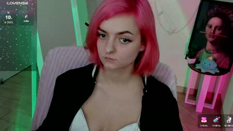 Snapshot of red_bestie_ chatting on February 2025 04:03:01 PM Bestie online show from February 2025 04:03:01 PM