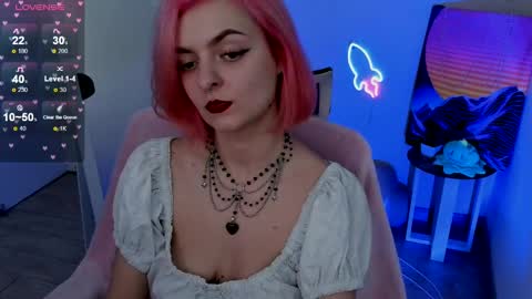 Snapshot of red_bestie_ chatting on February 2025 02:31:02 PM Bestie online show from February 2025 02:31:02 PM