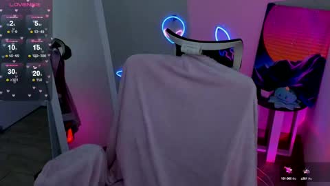 Snapshot of red_bestie_ chatting on February 2025 05:54:02 PM Bestie online show from February 2025 05:54:02 PM