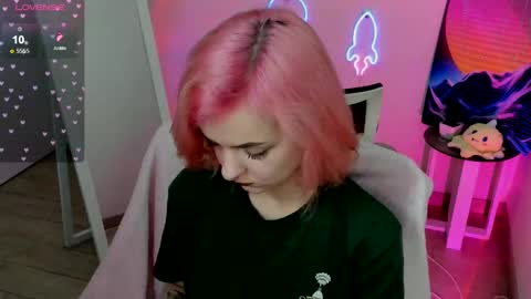 Snapshot of red_bestie_ chatting on February 2025 04:56:02 PM Bestie online show from February 2025 04:56:02 PM