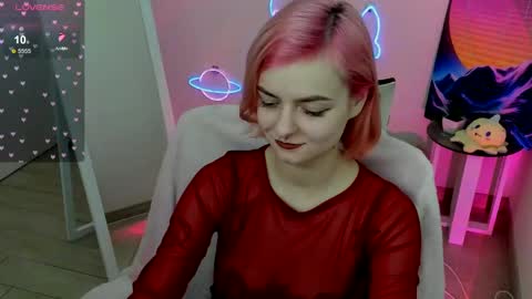 Snapshot of red_bestie_ chatting on February 2025 01:42:02 PM Bestie online show from February 2025 01:42:02 PM