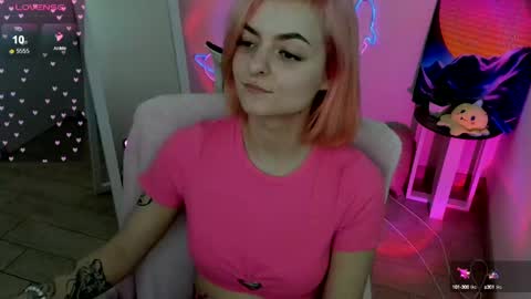 Snapshot of red_bestie_ chatting on February 2025 02:02:01 PM Bestie online show from February 2025 02:02:01 PM