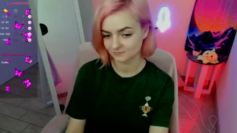 Snapshot of red_bestie_ chatting on February 2025 01:41:01 PM Bestie online show from February 2025 01:41:01 PM