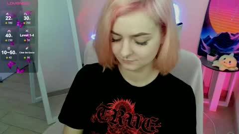 Snapshot of red_bestie_ chatting on February 2025 02:32:01 PM Bestie online show from February 2025 02:32:01 PM