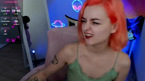 Snapshot of red_bestie_ chatting on March 2025 06:41:01 AM Bestie online show from March 2025 06:41:01 AM