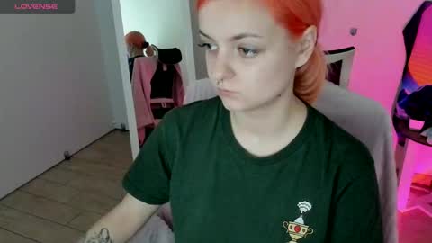 Snapshot of red_bestie_ chatting on September 2025 12:10:01 PM Bestie online show from September 2025 12:10:01 PM