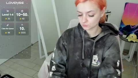 Snapshot of red_bestie_ chatting on October 2025 12:17:01 PM Bestie online show from October 2025 12:17:01 PM