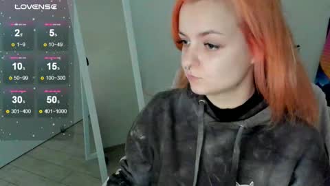 Snapshot of red_bestie_ chatting on October 2025 12:38:01 PM Bestie online show from October 2025 12:38:01 PM