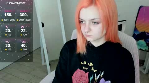 Snapshot of red_bestie_ chatting on November 2025 01:01:02 PM Bestie online show from November 2025 01:01:02 PM