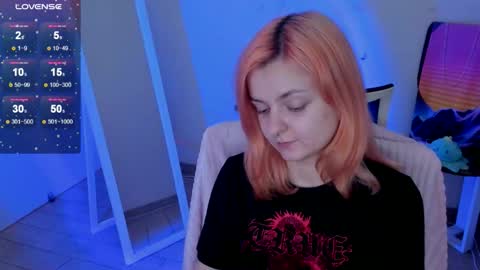 Snapshot of red_bestie_ chatting on November 2025 01:32:02 PM Bestie online show from November 2025 01:32:02 PM