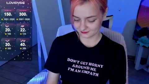 Snapshot of red_bestie_ chatting on November 2025 02:27:02 PM Bestie online show from November 2025 02:27:02 PM