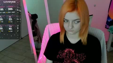 Snapshot of red_bestie_ chatting on December 2025 03:10:01 PM Bestie online show from December 2025 03:10:01 PM