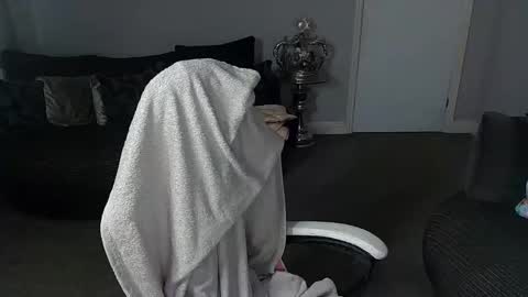 Red -  online show from February 2025 10:59:01 PM