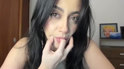 red_flower203 online show from January 2025 02:38:01 AM