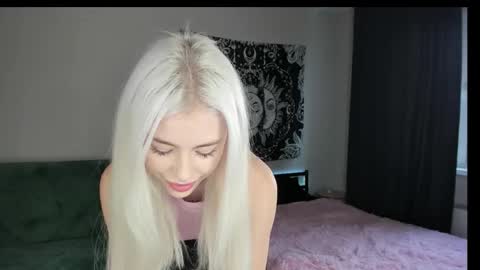 Erika online show from November 2025 08:59:01 AM