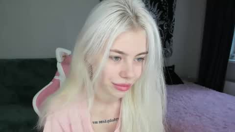 Erika online show from November 2025 08:24:01 AM