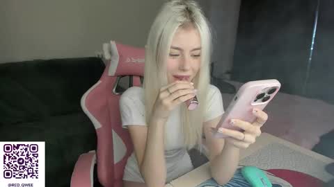 Erika online show from November 2025 08:38:01 AM