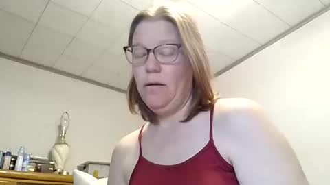 Snapshot of redbre chatting on December 2025 02:22:01 PM Redbre online show from December 2025 02:22:01 PM