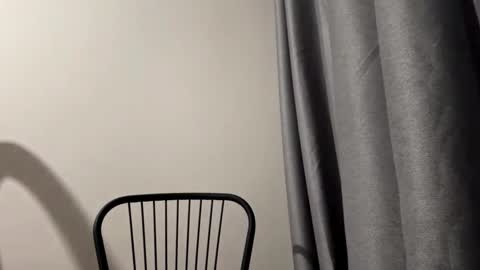 Snapshot of redbullvibe chatting on December 2025 12:33:02 PM Mia online show from December 2025 12:33:02 PM