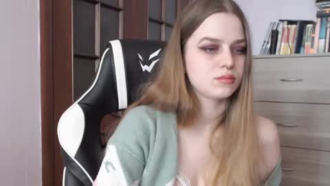 Lily online show from March 2025 05:29:02 AM