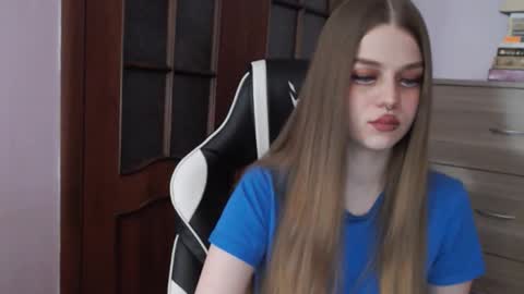 Lily online show from November 2025 01:41:01 AM