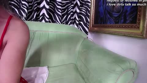 Snapshot of redroomxx chatting on May 2026 05:10:02 PM MIA online show from May 2026 05:10:02 PM