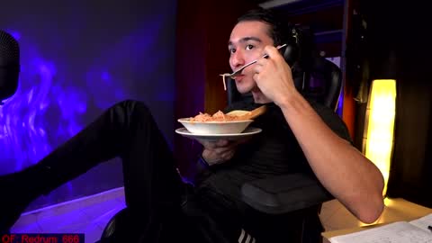 Snapshot of redrum_696 chatting on December 2024 06:34:02 PM Red online show from December 2024 06:34:02 PM