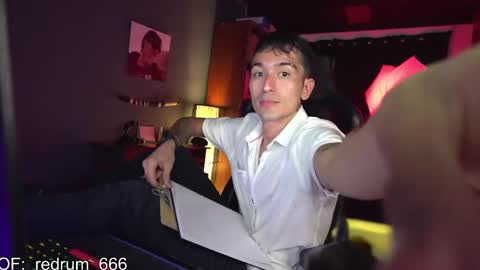 Snapshot of redrum_696 chatting on March 2025 08:43:02 PM Red online show from March 2025 08:43:02 PM