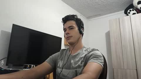 Snapshot of redsoul951869 chatting on March 2025 03:19:01 AM RedsoulReaver online show from March 2025 03:19:01 AM