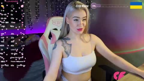 Snapshot of redvelveten chatting on November 2025 09:03:02 PM Ronnie online show from November 2025 09:03:02 PM