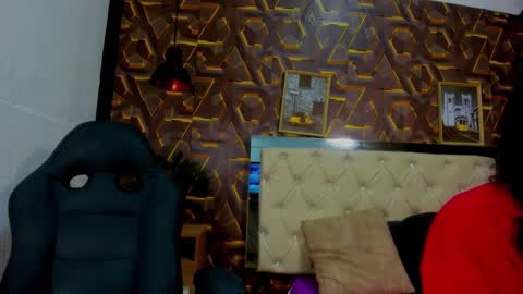 reed_kitty online show from November 2025 01:00:02 PM