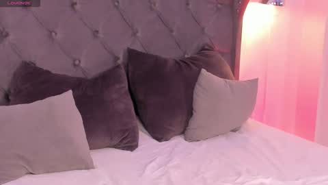 Regina  online show from January 2026 01:31:01 AM