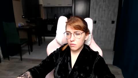 Regina online show from November 2025 01:37:01 AM