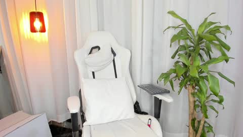 Snapshot of reichel_gray chatting on January 2025 06:38:02 AM REICHEL online show from January 2025 06:38:02 AM