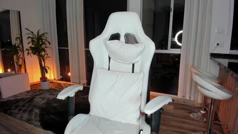 Snapshot of reichel_gray chatting on January 2025 09:13:01 AM REICHEL online show from January 2025 09:13:01 AM