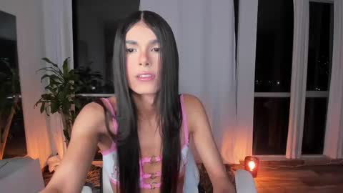 Snapshot of reichel_gray chatting on February 2025 02:17:02 AM REICHEL online show from February 2025 02:17:02 AM