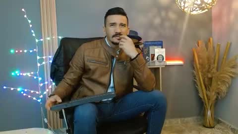   REIKO  online show from February 2026 07:15:02 PM