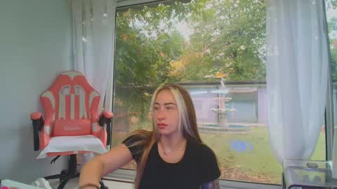 reina cummings online show from October 2025 06:53:02 AM