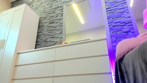 reina cummings online show from April 2026 06:52:01 AM