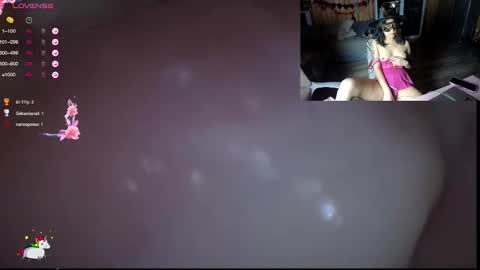 Snapshot of reinacatchile chatting on October 2025 01:57:01 AM Reinacatchile online show from October 2025 01:57:01 AM