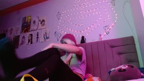 Snapshot of reiv_femboy chatting on February 2026 04:53:01 AM reiv_femboy online show from February 2026 04:53:01 AM
