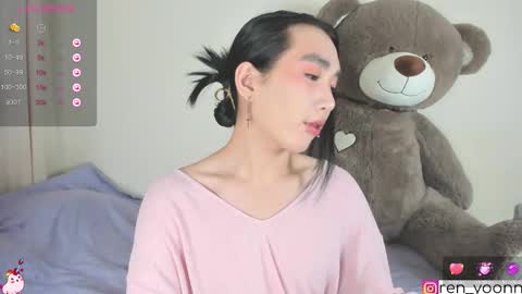 Snapshot of ren_yoonn chatting on October 2025 04:37:01 AM Ren online show from October 2025 04:37:01 AM