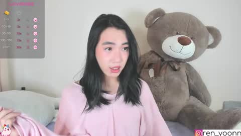 Snapshot of ren_yoonn chatting on October 2025 08:59:01 AM Ren online show from October 2025 08:59:01 AM